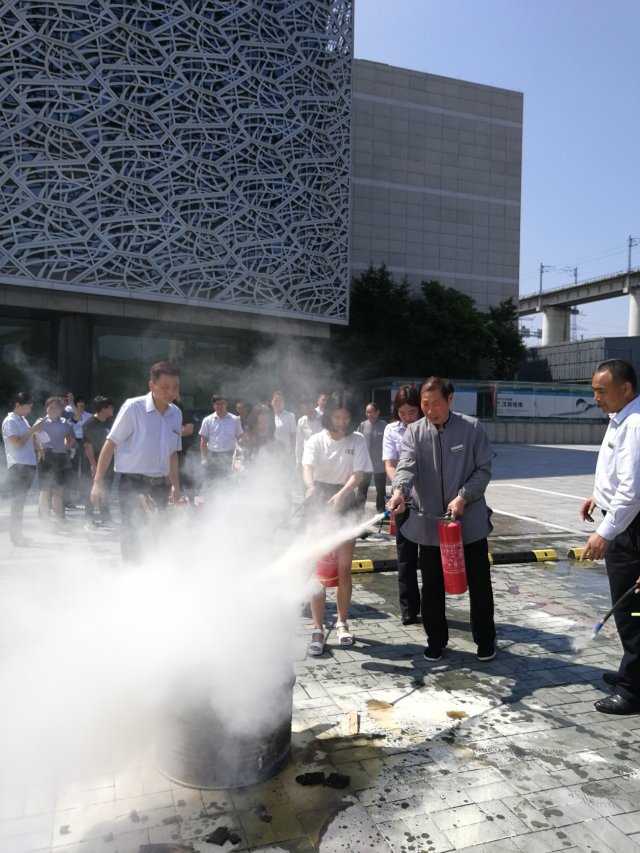 家居广场消防演练.jpg